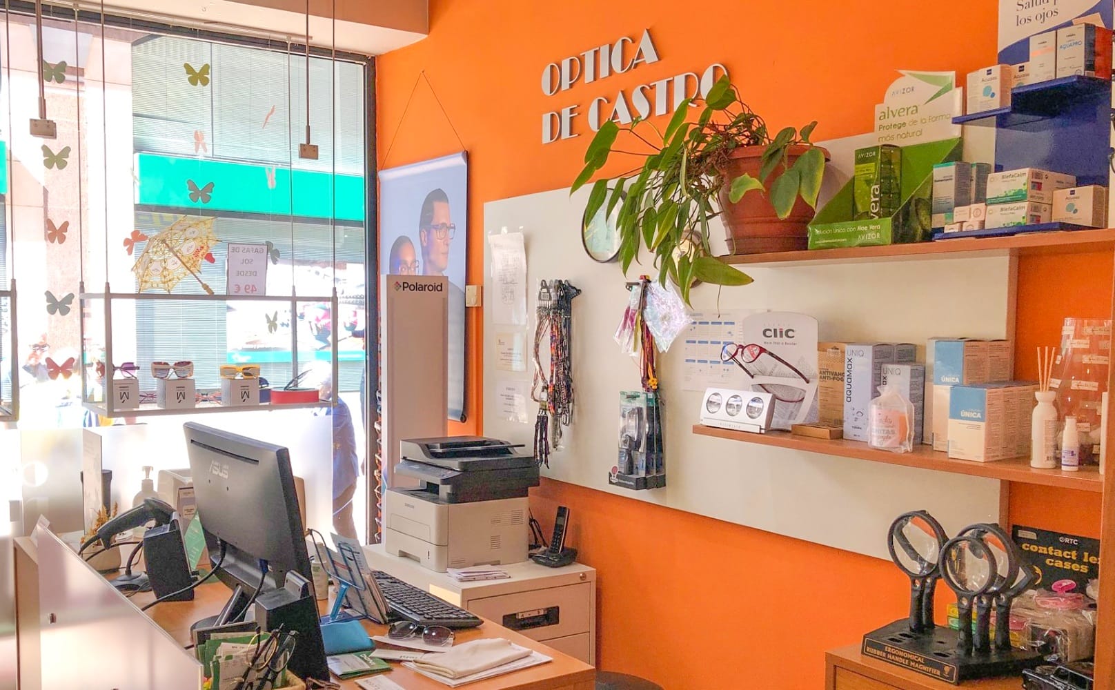 Interior Centro Auditivo Óptica de Castro